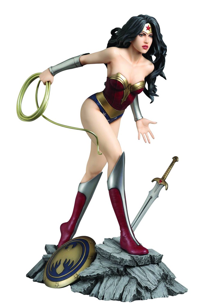 DC COMICS COLLECTION - WONDER WOMAN DELUXE STATUE
