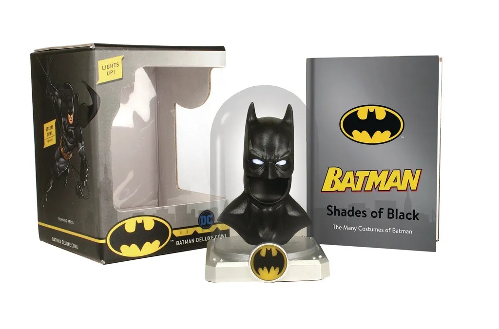 BATMAN DELUXE COWL & ILLUS BOOK KIT