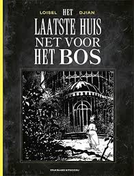 Het laatste huis net voor het bos (zwart-wit)